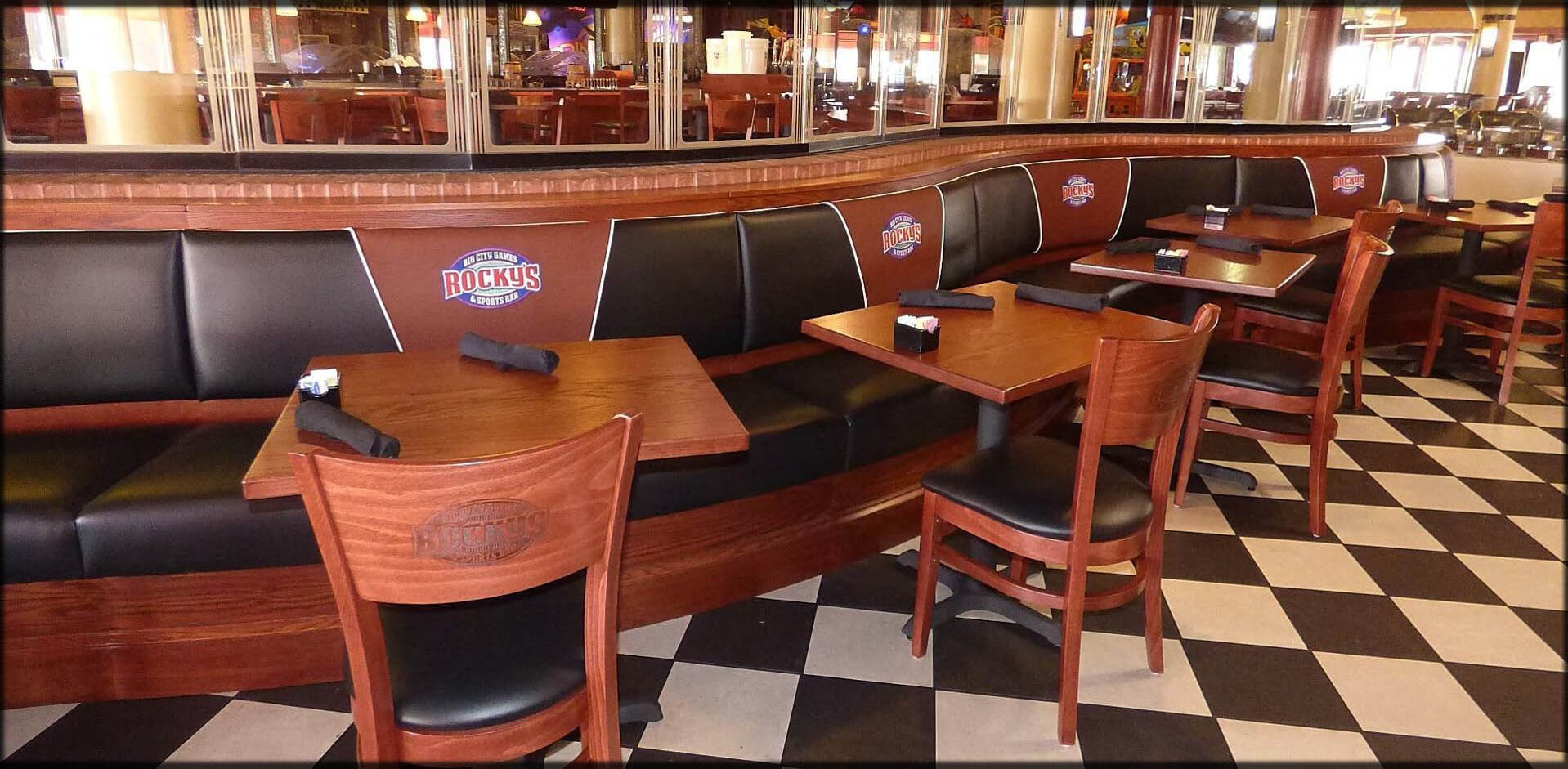 Curved Booths With Table